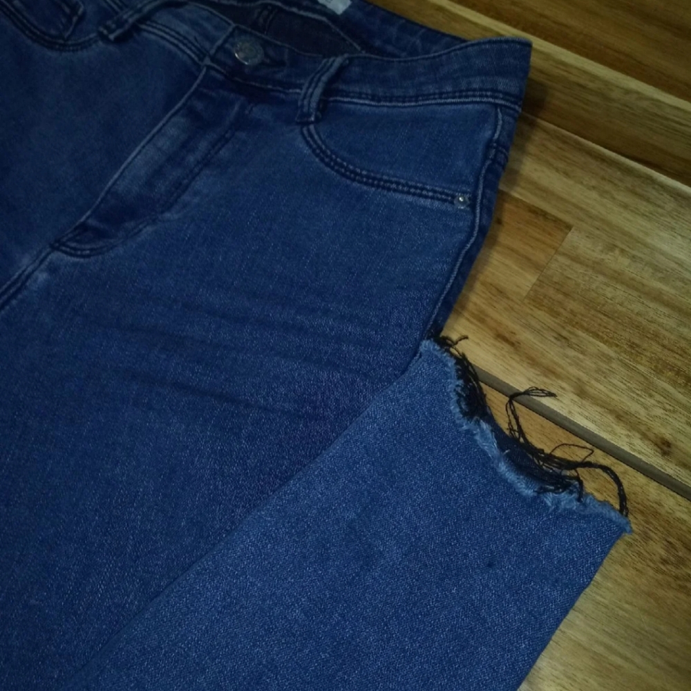 Jeans - Picture 2 of 3